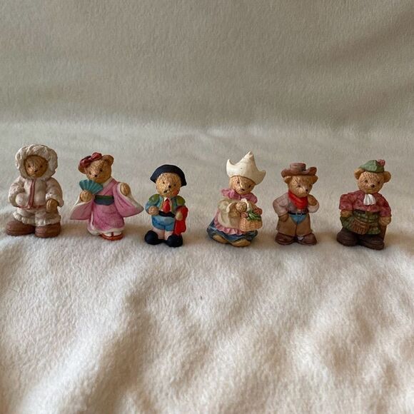 J.C. 1994 Bear Figurines - Picture 8 of 8